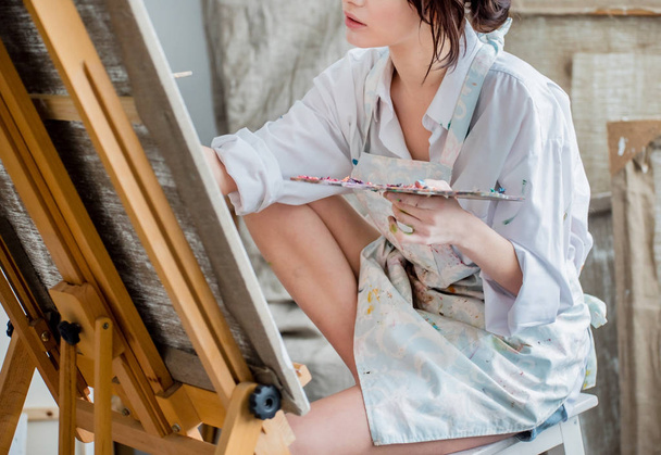 Female painter in her studio  - 写真・画像