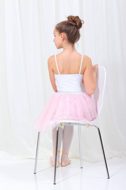 young girl ballerina - Foto, afbeelding