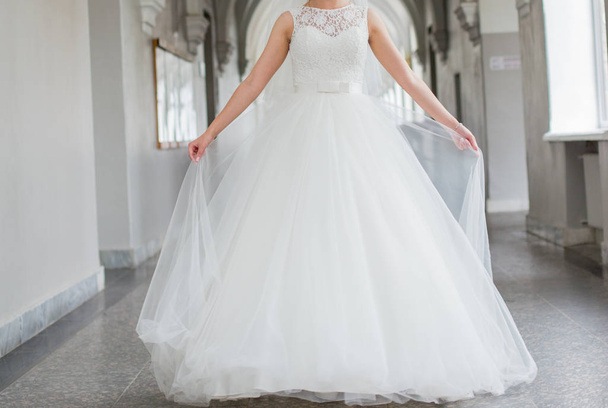 Bride in white dress - 写真・画像