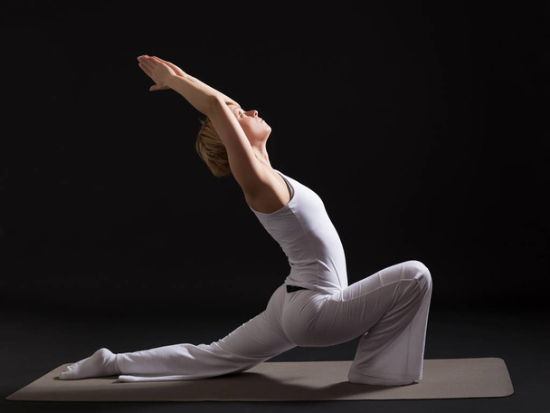 Woman practicing yoga - Fotoğraf, Görsel