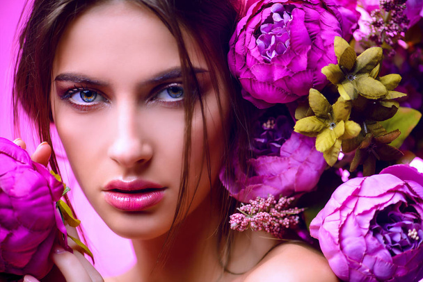 fuchsia eyeshadow. Perfumes and cosmetics. - Photo, Image