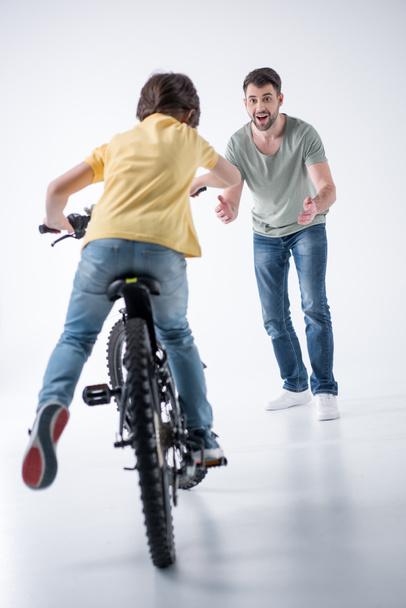 apa és fia, kerékpár - Fotó, kép