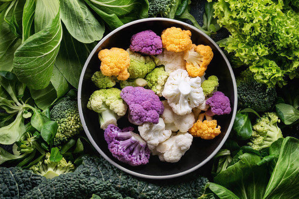 Green salads, cabbage, colorful veggies - Foto, Imagen