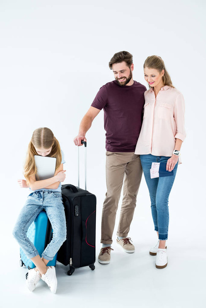 family with traveling bags - Φωτογραφία, εικόνα