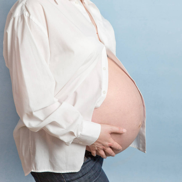 Cute pregnant belly  - Fotoğraf, Görsel