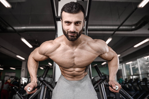 Handsome fitness model train in the gym gain muscl - Fotó, kép