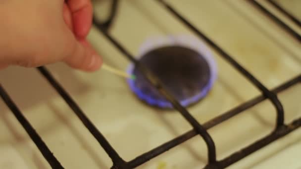 Chama de fogões a gás e fósforo
 - Filmagem, Vídeo