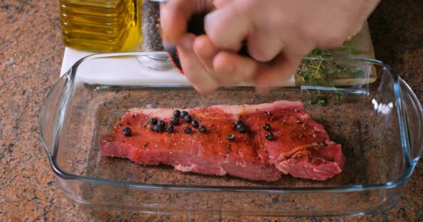 Příprava marináda na kuřecí steak - Záběry, video