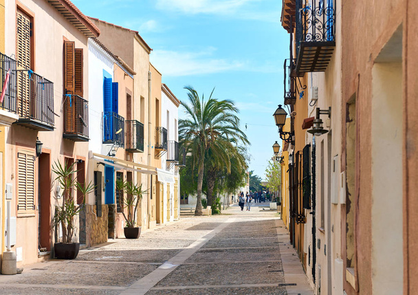 Charming narrow street in the Island of Tabarca. Spain - Foto, imagen