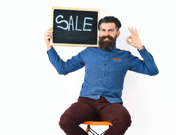 Bearded man, brutal caucasian hipster with moustache holding sale inscription - Fotoğraf, Görsel