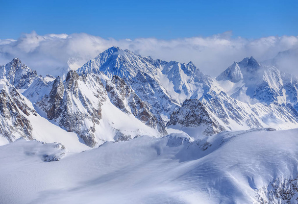 冬のスイスの山ティトリスから見る - 写真・画像