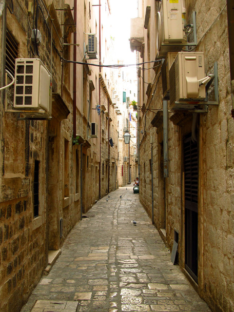 Zlatariceva calle estrecha en el casco antiguo de Dubrovnik
 - Foto, imagen