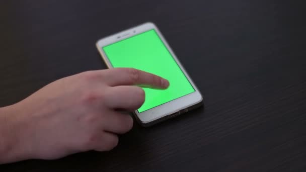 Kosketusnäyttö valkoisella älypuhelimella
 - Materiaali, video