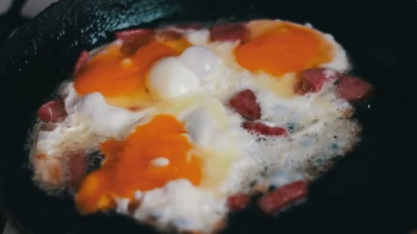 Slaninou a smaženými vejci - Záběry, video