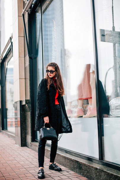 Fashion hipster cool girl in sunglasses. .urban background,fashion look - Φωτογραφία, εικόνα