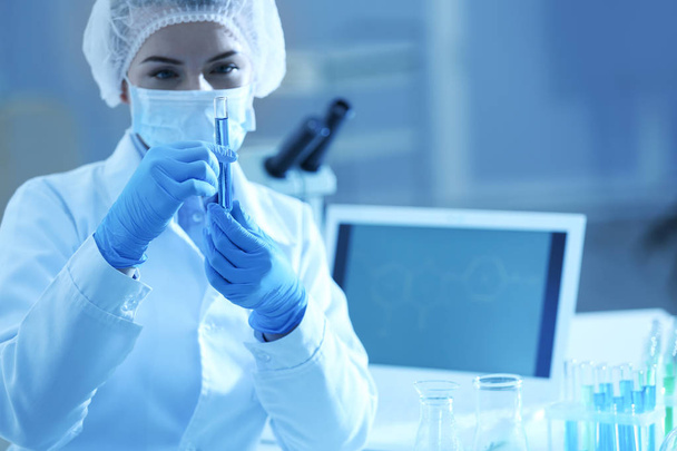 Scientist holding test tube - Zdjęcie, obraz