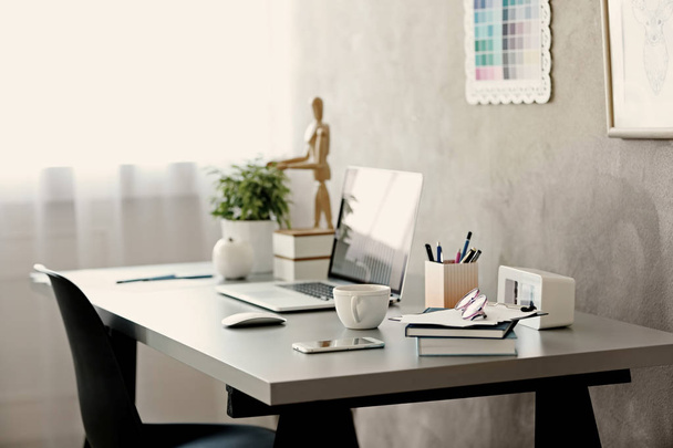 Workplace with laptop on table - Valokuva, kuva