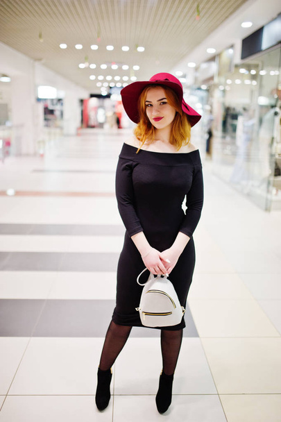 Fashion red haired girl wear on black dress and red hat with lad - Foto, afbeelding