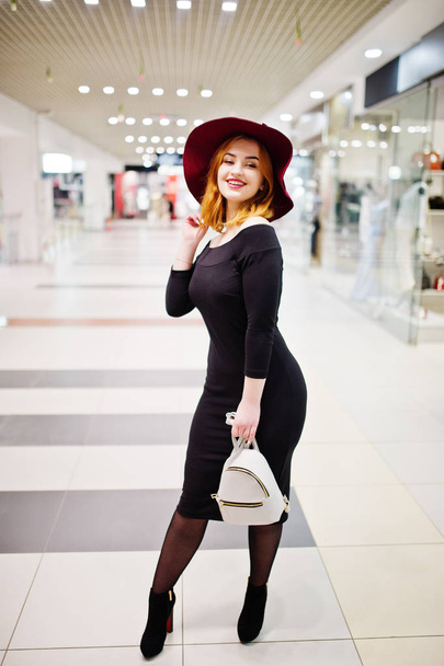Fashion red haired girl wear on black dress and red hat with lad - Foto, Imagem