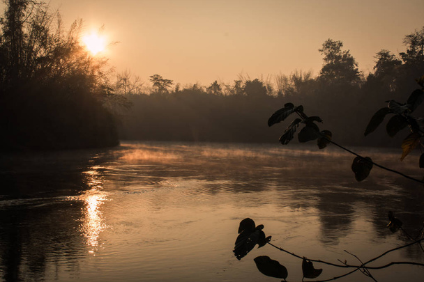 Sunrise, morning light reflecting surface of the river. - Fotoğraf, Görsel