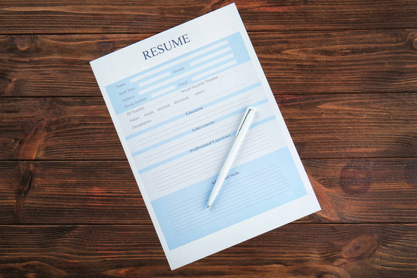 Resume and pen on table - Foto, Imagem