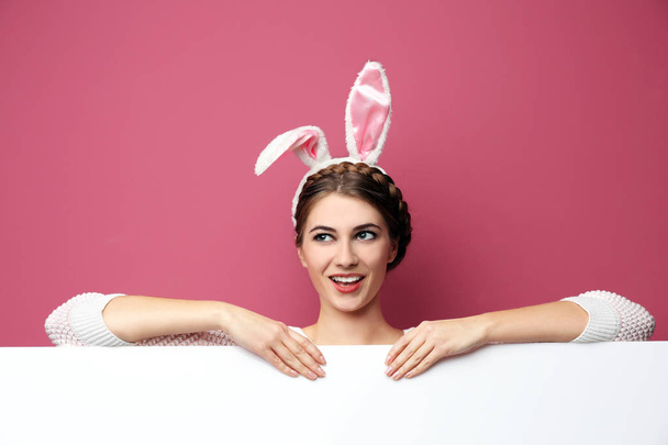 woman with bunny ears - Foto, afbeelding