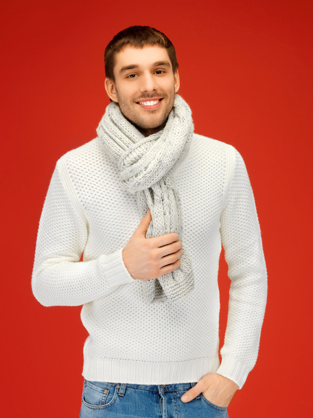 Handsome man in warm sweater and scarf - Fotoğraf, Görsel