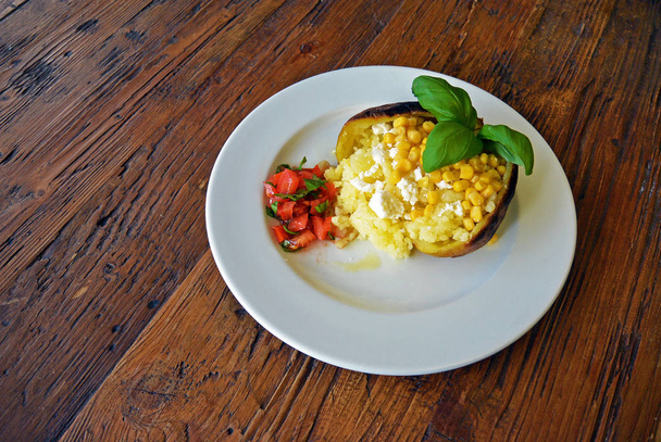 Baked Grilled Potato with stuffing cheese and corn - Foto, afbeelding