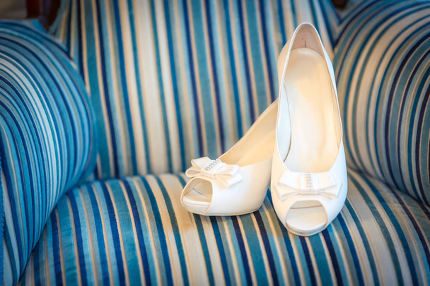 sapatos de noiva para o dia do casamento
 - Foto, Imagem