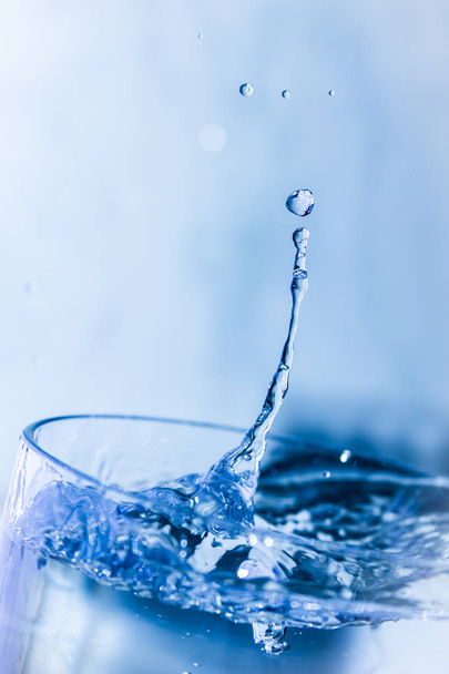 Vaso de agua dulce
 - Foto, Imagen