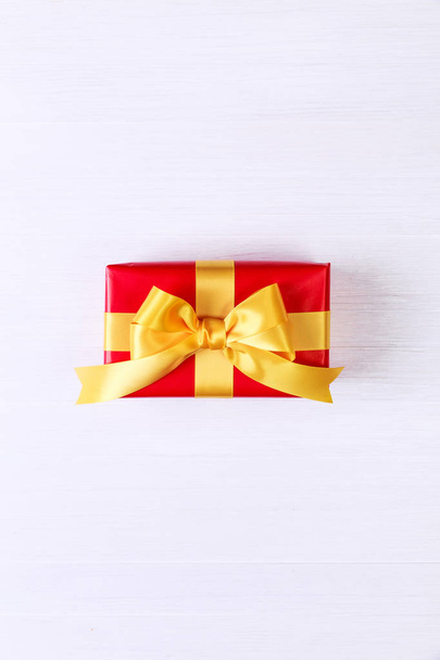 Gift box with yellow bow. Red present package. - Valokuva, kuva