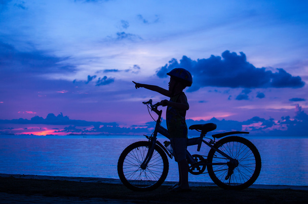 młody rowerzysta - Zdjęcie, obraz