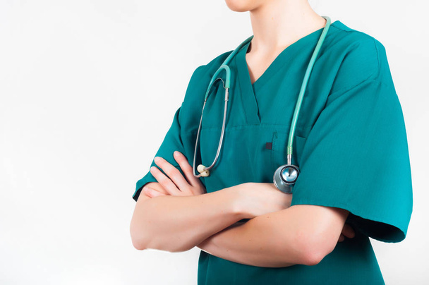 Jonge aantrekkelijke dokter, chirurg, verpleegster met de stethoscoop - Foto, afbeelding