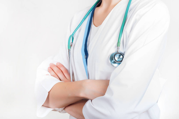 Jonge aantrekkelijke dokter, chirurg, verpleegster met de stethoscoop - Foto, afbeelding
