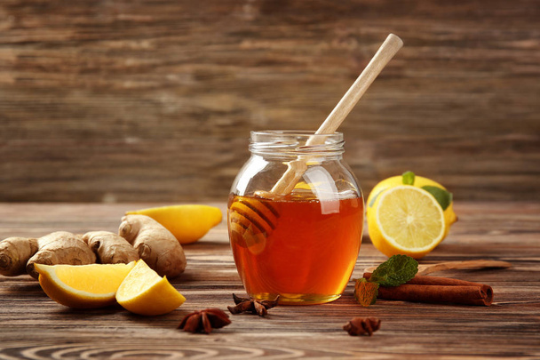 ingredients for cough remedy  - Foto, Bild