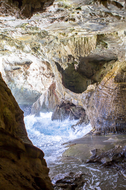 Dans la grotte de Neptune en Sardaigne, Italie
 - Photo, image