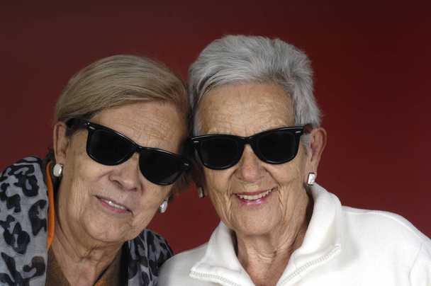 two senior woman with sunglasses - Fotoğraf, Görsel