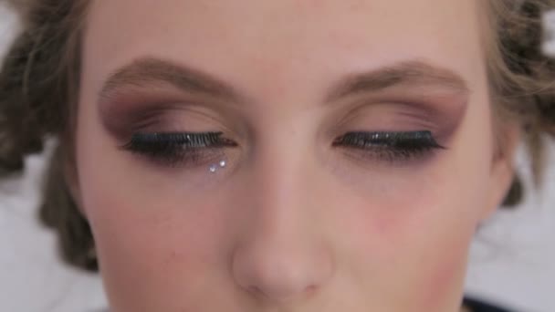 4 shots. Professional make-up artist making creative make up with rhinestones - Footage, Video