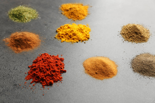 Heaps of various spices  - 写真・画像