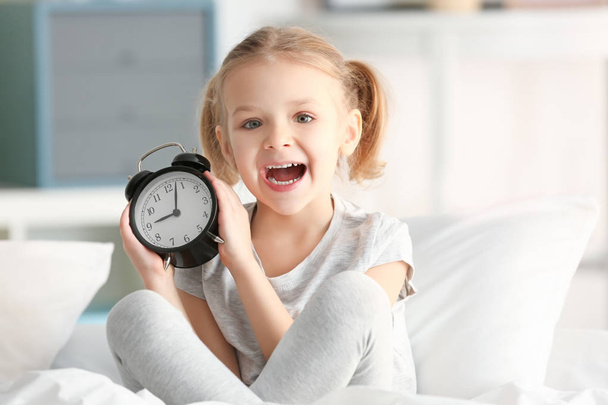 little girl with alarm clock  - Foto, immagini