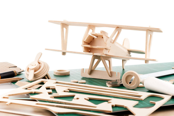 modelo de madeira balsa
 - Foto, Imagem