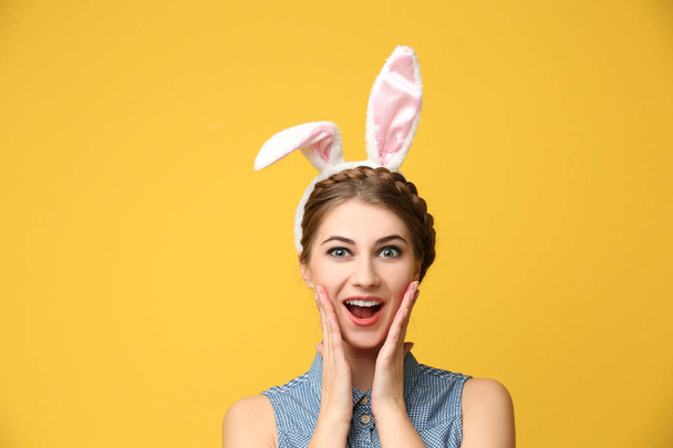 woman with bunny ears - Foto, afbeelding