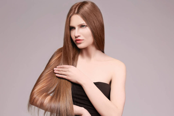 Mulher com cabelo longo bonito
 - Foto, Imagem