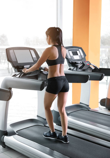  woman running on treadmill at gym - Foto, Imagen
