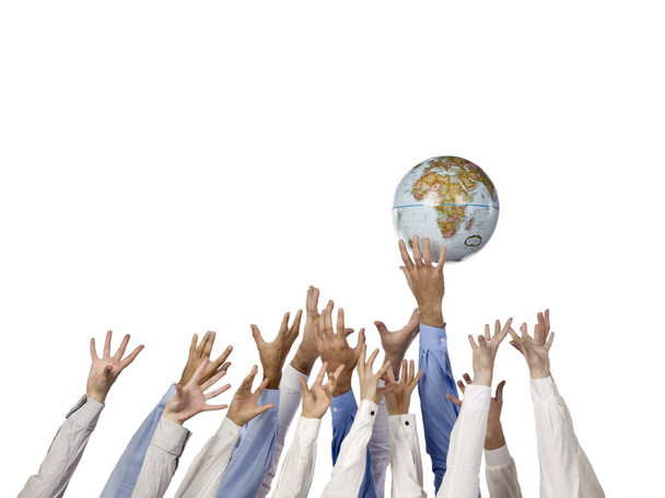 Группа рук достигает земного шара
 - Фото, изображение