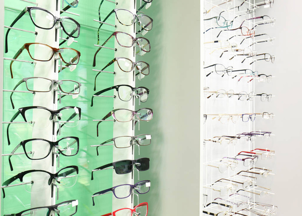 okulary w sklepie okulistyczne - Zdjęcie, obraz
