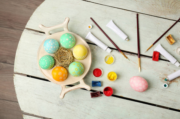 Paints and brushes with Easter eggs  - Valokuva, kuva