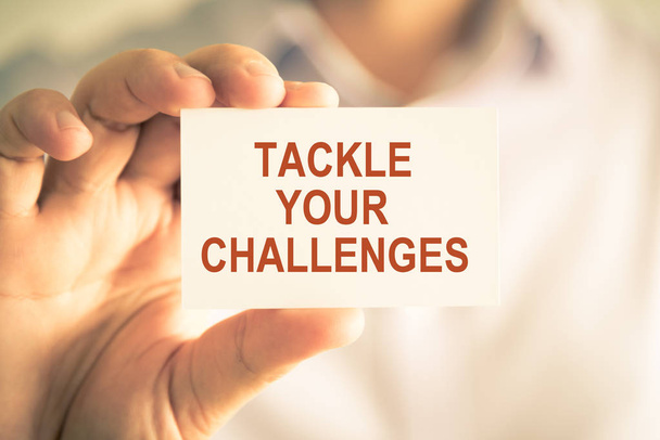 Üzletember, aki kezelni a kihívásokat üzenet kártya - Fotó, kép