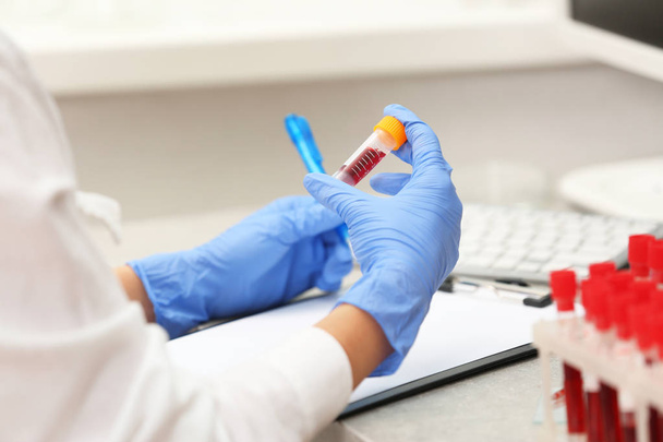 Scientist working with blood samples - Фото, зображення