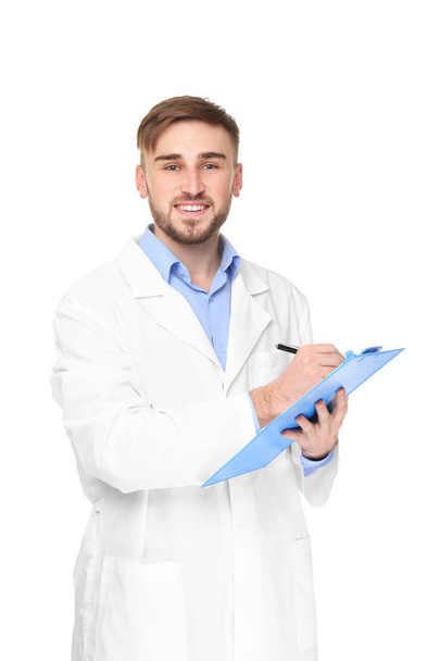 Guapo médico con portapapeles azul
   - Foto, imagen